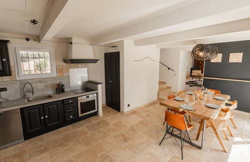 Puyloubier Casa | A villa in a vineyard estate. With a swimming pool, jacuzzi and sauna – Sleeps 6