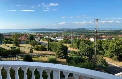 Balatonfured Villa | A- Villa (Vendégház)