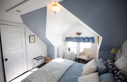 Newton Highlands Cama Y Desayuno | A Village Bed and Breakfast