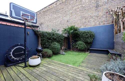 Queen's Park Casa | A Vision in Blue, by Veeve