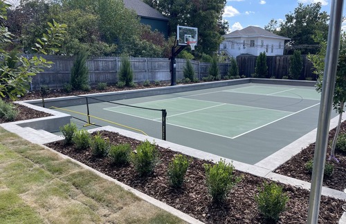 Waco Casa | A Waco cottage with private pickleball court!