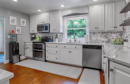 Valois Casa | A Wave From It All: Keuka Lake + Close to Wineries