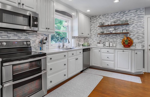 Valois Casa | A Wave From It All: Keuka Lake + Close to Wineries