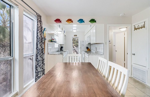 Sailhouse Condominio | A Wave From It All Rryc22 3 Bedroom Condo by RedAwning