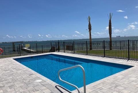 Navarre Casa | A Wave From It All