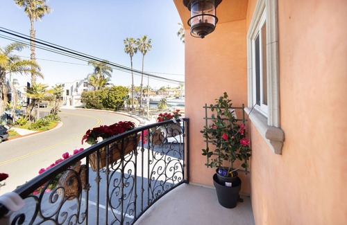 Gilbert Island Casa | A Wave from It All - Waterfront Oasis by the Ocean