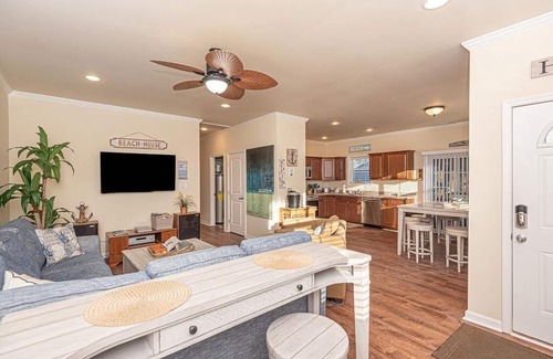 Ocean Pines Casa | A Wave From It All-Non Group Rental-Sleeps 6