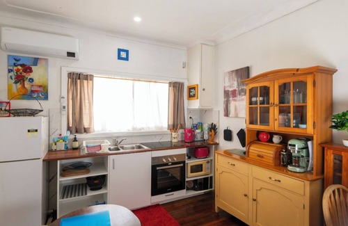 Cronulla Apartamento | A welcoming and cosy unit that is near Wanda beach and Cronulla Golf Course