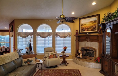 Hesperia Casa | A well designed and gated home with panoramic views that is pet friendly.
