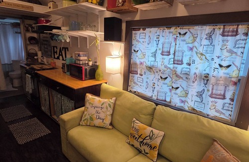 Gulf Breeze Cabaña | A whimsical Tiny House, shaded by Oaks and near sugar-sand Beaches and Bay!