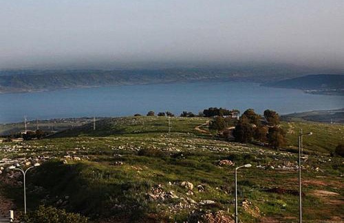 Safed Cabina | A Window to Kinneret