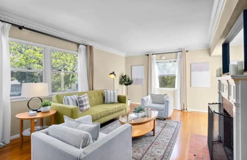 View Park-Windsor Hills Casa | A Windsor Hills Retreat
