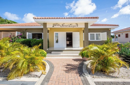 Willemstad Villa | Una maravillosa villa familiar céntrica con piscina privada y apartamento.