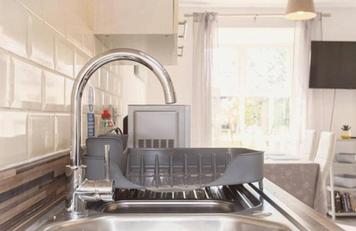 Peterborough Casa | A Wonderful Three Storey House in Hampton