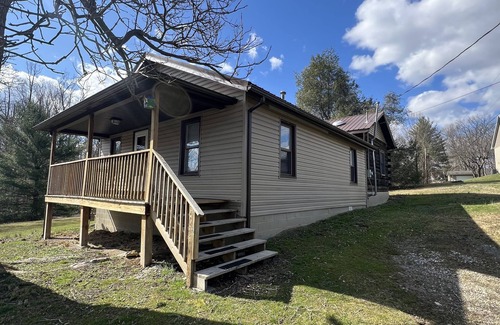 Fayetteville Casa | A+ Wonderful ! Walk or Bike to Downtown Fayetteville Minutes to New River Gorge