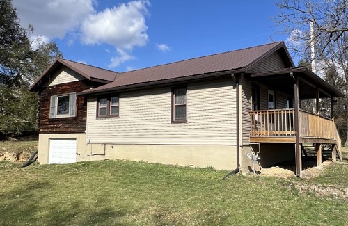 Fayetteville Casa | A+ Wonderful ! Walk or Bike to Downtown Fayetteville Minutes to New River Gorge