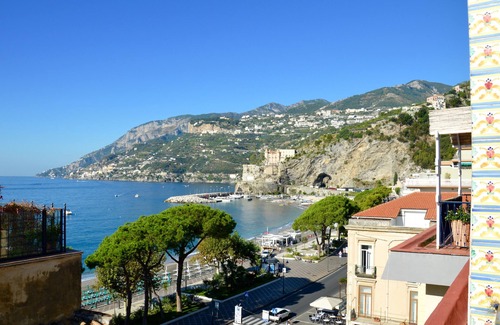 Maiori Apartamento | Un maravilloso apartamento frente al mar en el corazón de la costa de Amalfi