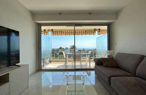 Vallauris Apartamento | A085-Splendide appartement refait neuf avec vue mer
