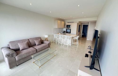 Vallauris Apartamento | A085-Splendide appartement refait neuf avec vue mer