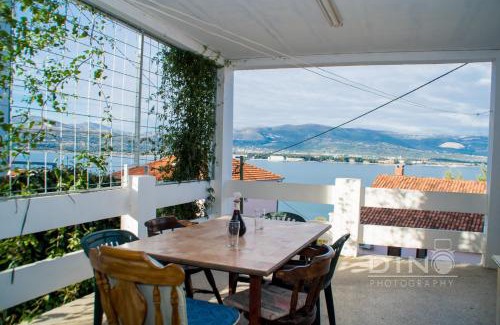 Arbanija Apartamento | A1 - large apt with big terrace balcony & sea view