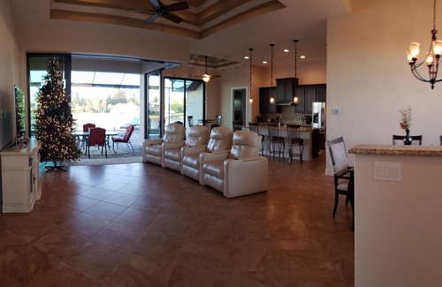 South Gulf Cove Casa | Casa lujosa / moderna / nueva a estrenar en el canal en SW Florida con piscina climatizada y spa