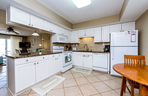 Boardwalk Condominio | A106- ¡Condominio perfecto 2/2! ¡Fantástica ubicación frente al mar justo al lado de Flagler Ave!