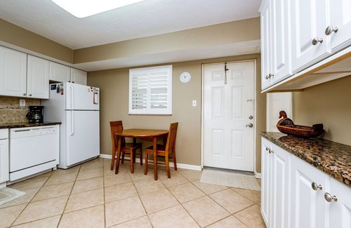 Boardwalk Condominio | A106- ¡Condominio perfecto 2/2! ¡Fantástica ubicación frente al mar justo al lado de Flagler Ave!