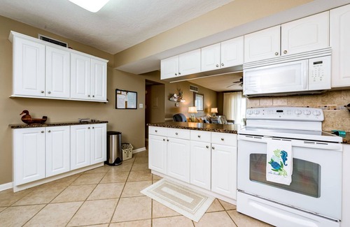 Boardwalk Condominio | A106- ¡Condominio perfecto 2/2! ¡Fantástica ubicación frente al mar justo al lado de Flagler Ave!