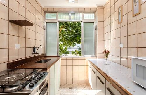 Canto do Forte Apartamento | A2-CantoForte - 200 metrosPraia - ARCond - Garagem - Wifi - Ideal para Família