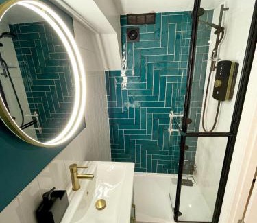 Luton Apartamento | A2 HighTown Apartment, Steps from Luton Train Station