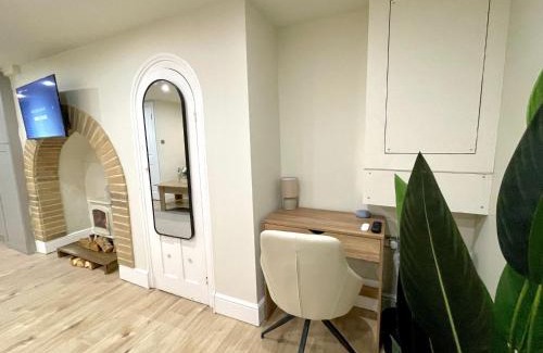Luton Apartamento | A2 HighTown Apartment, Steps from Luton Train Station