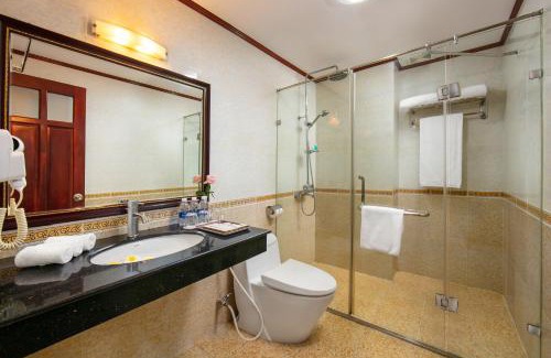 Tay Ho Hotel | A25 Hotel - 705 Lac Long Quan