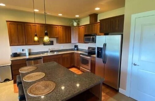 Quincy Casa | A28 condo by large pool/shuttle