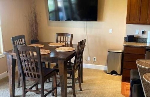 Quincy Casa | A28 condo by large pool/shuttle