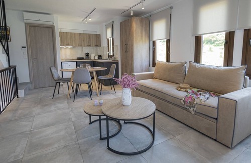 Fourka Apartamento | A3 Penelope Luxury Suites by Travel Pro Services