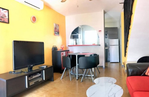 Almadraba-Canyelles Chalet De Esquí | A38-Casa adosada con parking , pisicna y Wi-fi