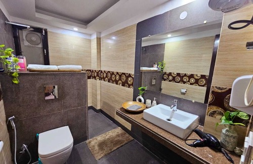 Vasant Kunj Apartamento | AAA Home - Vasant Kunj by Maple Key Stays