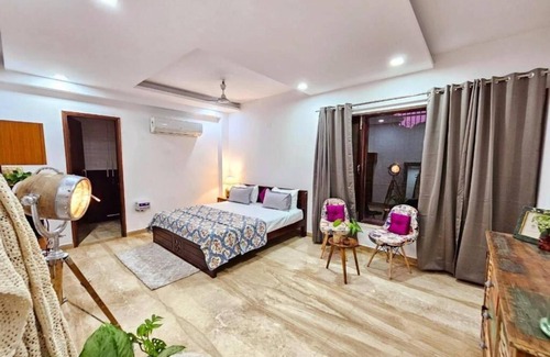 Vasant Kunj Apartamento | AAA Home - Vasant Kunj by Maple Key Stays