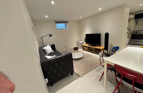 Waterloo Apartamento | AAA location. Best location in Waterloo. Private Larger Bedroom A