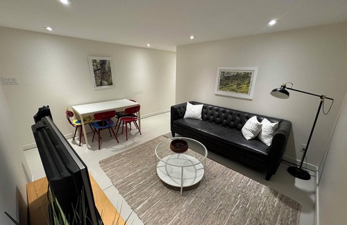 Waterloo Apartamento | AAA location. Best location in Waterloo. Private Larger Bedroom A