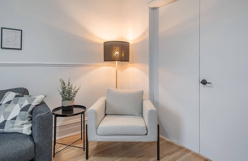 Hochelaga-Maisonneuve Apartamento | AAA location -BRIGHT and NEW Condo next to Olympic Stadium