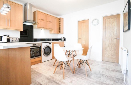 Ashmore Green Apartamento | AAA Stay Garden Apartment