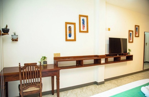 Hettimulla Hotel | Aaradhya Madu River