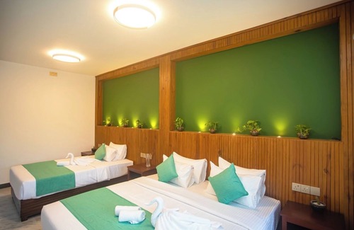 Hettimulla Hotel | Aaradhya Madu River