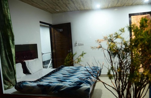 Meerut Hotel | Aatithi Hotel By GRB