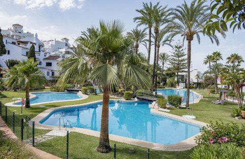 Nueva Andalucia Apartamento | AB26- Lovely Holiday Home in Aldea Blanca