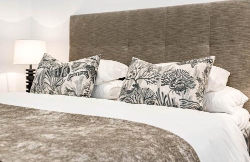 Nueva Andalucia Apartamento | AB26- Lovely Holiday Home in Aldea Blanca