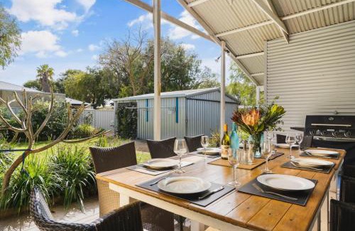 Abbey Casa | Abbey Bay Cottage - Pet Friendly, Wifi, Busselton