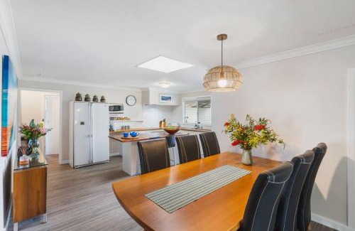 Abbey Casa | Abbey Bay Cottage - Pet Friendly, Wifi, Busselton