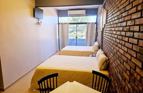 Fernando De La Mora Apartamento | Abbey Road Inn II